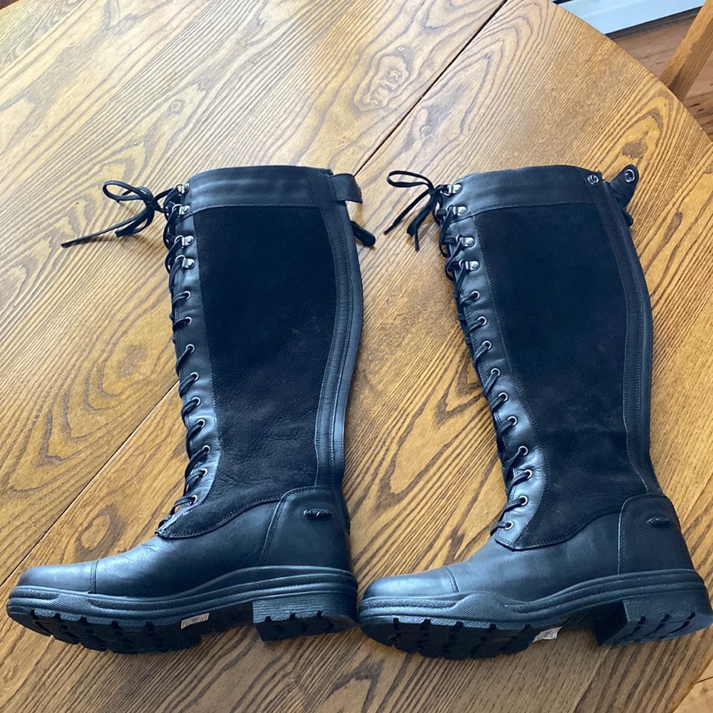 Smartpak Ada riding boot.  NWT.  Black.  Size 42.